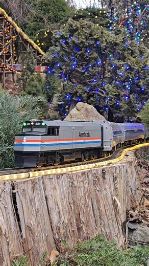 Amtrak Push-Pull Train at the Morris Arboretum - FP40H Leading and P42 Genesis in the rear #ggauge
