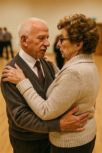Na 40 jaar van een hecht huwelijk kondigde de man plotseling aan dat hij een jonge vrouw had ontmoet en wilde scheiden: hij verwachtte tranen en geschreeuw, maar het antwoord van zijn wijze echtgenote verraste hem 😲😲 Dit oudere echtpaar had veertig jaar samen geleefd. Hun leven was gevuld met liefde, respect en eindeloze arbeid. Samen voedden ze kinderen op, bouwden ze zij aan zij een huis, begonnen ze vanaf nul een eigen bedrijf dat na verloop van tijd een goed inkomen opleverde. Op hun oude 