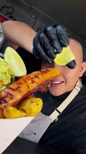 30K views · 1.1K reactions | Snack de chicharrón Abrimos todos los días de 5-11:30pm Calle42norte#4n-184 flora Cali 3218414839 recoger tienda Redes sociales @satillosfamilyy @sebasatillos #cali #family #recetas #rolex #casio #familia #comida #restaurante #new #colombia #usa | Satillos Family | Facebook