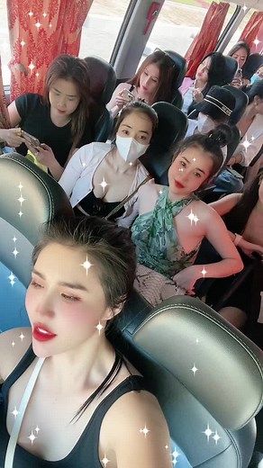 Exploring Group Dynamics in a Casual Bus Setting