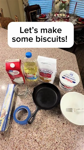 🧈 Easy Hot-Rize Biscuits Simple ingredients. No fuss. Just good biscuits. Ingredients • 2 cups Martha White self-rising flour • ¼ cup Crisco oil • ¾ cup heavy whipping cream • 2 tbsp sour cream Before you start Preheat oven to 450°. Oil a cast-iron skillet and let it heat. Instructions Mix all ingredients just until combined. Turn dough out and knead lightly. Cut biscuits and place them touching in the hot skillet. Bake for 12 minutes. That’s it. Easy, homemade hot-rize biscuits. 🤍 #biscuits #