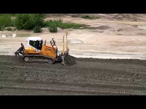Liebherr - Dozer PR 736 fine grading with laser