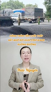 Hundreds of steel mesh panels suddenly fell from the container onto the road.