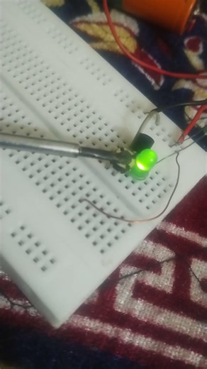 Transistor as a switch #transistor #basicelectronics #electronics #diy #bjt #demonstration