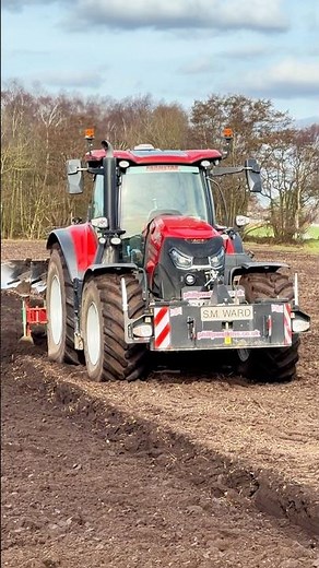 Case Puma 260 tractor with Kverneland plough