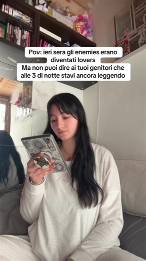Il problema di noi lettori che viviamo ancora dai genitori (manca poco a quando me ne vado dai) #BookTok #meme #ironia #mem #fyp