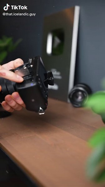 Sony Alpha 6400 vs A6300: A Comparison for the Sony APS-C Gang