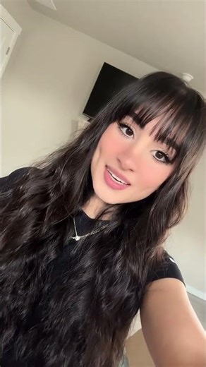Captivating Beauty with Wavy Hair and Flattering Bangs#wavyhair #beauty #longhair