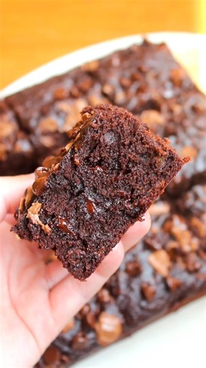 ⬇️ Recipe below! 🍌 Fudgy Chocolate Banana Brownies for your weekend bake. If you have browning bananas on your counter, make these brownies! They are super gooey and full of sweet chocolate 😍 Recipe here - https://taffeybakery.com/chocolate-banana-bread-bars/ or comment recipe and I’ll send it directly to your inbox! | Taffey Bakery