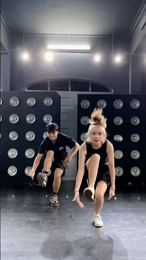 Sturdy dance 😎 Wxrdie, WOKEUP, 2pillz - ‘Vinflow’ dance challenge by chengthepineapple