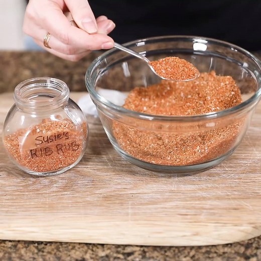 This simple HOMEMADE DRY RUB FOR RIBS is finger-licking, lip-smacking, and totally drool-worthy. Give it a try on your next rack! RECIPE HERE: https://heygrillhey.com/best-dry-rub-for-ribs/ | Backyard BBQ
