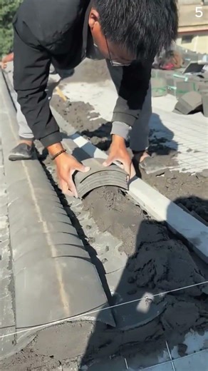 The process of installing roof tiles is easy and practical #shorts