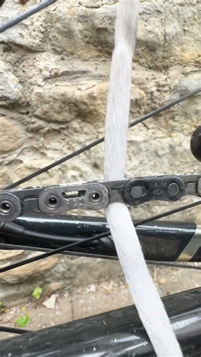 Cyclists, Remove Bike Chain With A Shoe Lace 💥