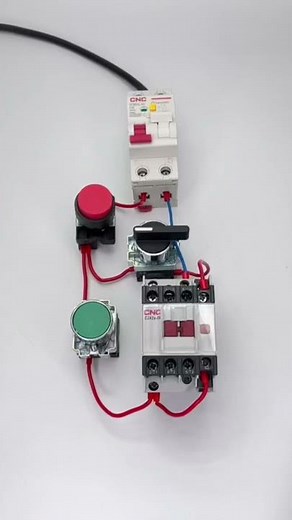 Switch pulse and self-locking circuit by selector switch