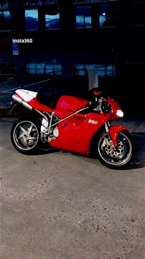 Ducati 996 red 2001 ready for night ride #ducati #ducatisuperbike #ducati916