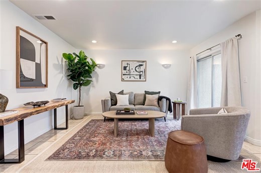 7651 Reseda Blvd #3T, Reseda, CA 91335 - MLS 26657617 - Coldwell Banker
