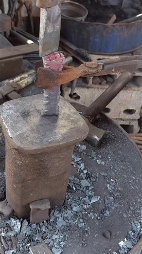 Making Nail Puller #trending #forging #making #handmade #nailpuller