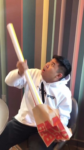 Doing Magic with RANDOM ITEMS 🤑😂🙌🏼 Which trick was your favorite? 🎩 #magictrick #magician #target