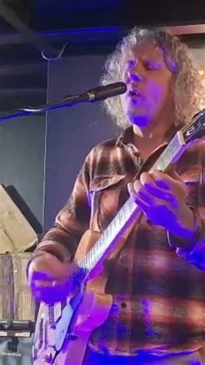 In a little while (U2 Live Looper Cover) #432hz #livelooping #u2 #guitar