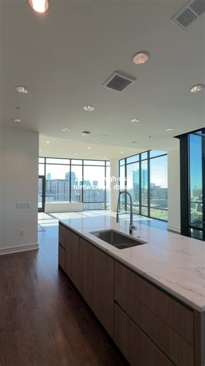 Explore Dallas' 22-Story High-Rise in Turtle Creek!