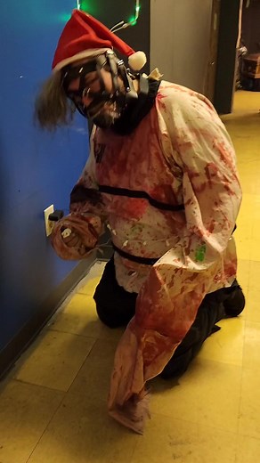 1.8K views · 39 reactions | Who needs a Christmas tree when you can have a Christmas Psycho? 路 Hell's Dungeon #hellsdungeon #hauntedhouse #haunt #christmashaunt #spooky #holidayhorror #deckthehalls | The Scare Factor | Facebook