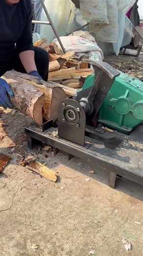 FirewoodChoppingTool #FirewoodChopper #Firewood #HydraulicFireChopper @KuaishouHotTopics