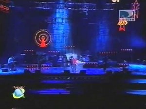 R.E.M. - Fall On Me (Live In Rio 2001)