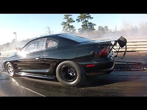 SUPER FAST MUSTANGS!!! 1/4 Mile Drag Racing Compilation