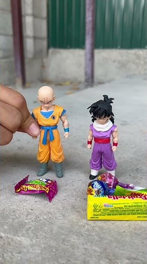 Tiny Krillin vs Gohan Snack Battle