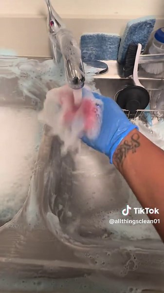 🫧🧽Wrapping up my evening with a sink & stove clean🫧🧽 Tried a new POV and idk how I feel about it 🤷🏽‍♀️ but Ajax always gets my sink looking brand newkie🙂‍↔️ #cleantok #sinkclean #scrubdaddy #fypシ #asmrcleaning