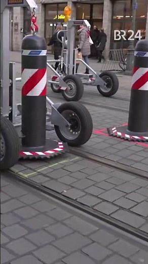 Verschiebbarer Poller schützt Weihnachtsmarkt | BR24 #Shorts