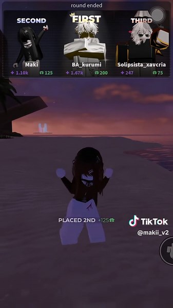 Exciting Roblox Gameplay Featuring Parkour and Dance Moves