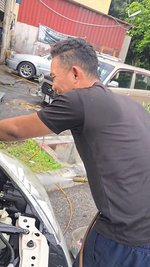 Aaa macam ni kan best👍 Dah settle masalah semua termasuk masalah leaking baru ar kita cuci bersih sebelum nak diserahkan balik pada tuan dia... APENG Impian AUTO Service Untuk sebarang permasalahan kereta booking wasap jer ditalian 018-223 4389 | APENG Impian AUTO Service