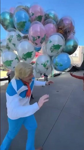 Scooby Doo Gang Gets Tangled In Universal Studios Hollywood Balloon (with new balloon designs!)