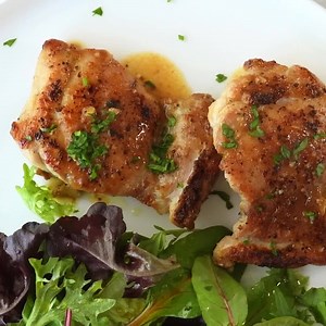 239K views · 3.2K shares | Outrageously delicious and super easy!! These thighs call for 5 ingredients and minimal prep 襤 https://www.recipetineats.com/garlic-chicken-thighs-recipe/ | RecipeTin | Facebook