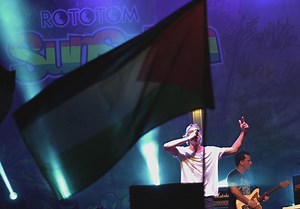 With Palestinian flags in background, Matisyahu vows: 'Jerusalem, if I forget you'‏