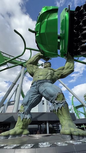The Incredible Hulk Coaster! #theincrediblehulkcoaster #marvelsuperheroisland #readyforuniversal #universalstudiosflorida | see.uo
