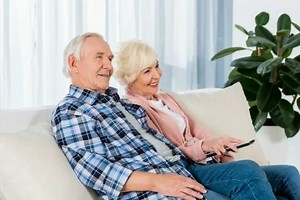 Best TV Remotes for the Elderly and Seniors - RespectCareGivers