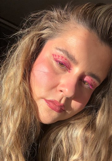 Happy vday 💖🎀 #makeup #valentinesday #vday #sephora #pinkmakeup @Sephora Portugal @Too Faced DE @Huda Beauty @Wells @essence.cosmetics @NYX Professional Makeup @NYX ES @Catrice Cosmetics @3INA @KIKO Milano