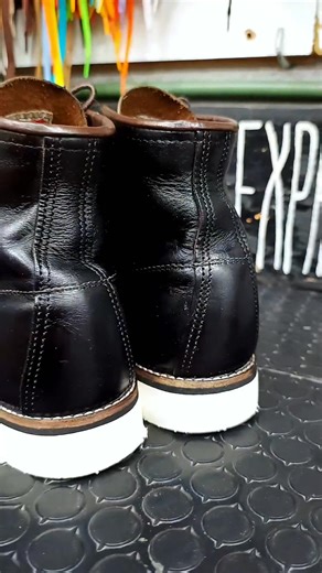 Resolado con suelas Nemesis marca ANDES Communityen unas botas Red Wing 100% de piel 😎✅👏🏻💯🥾 #shoesfootexpress #reparadoradecalzadocarol #botasredwing #redwingboots #redwing | Reparadora de Calzado "Carol"