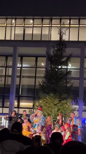 The Marlowe Panto cast switch on the theatre’s Christmas lights! 🎄⭐️ The Christmas lights were switched on in Canterbury last night and we headed down to the city centre to watch the lights go on at various locations. The @marlowetheatre has really gone all out this year with their new light display! The theatre looks so magical. ✨ Who’s excited for panto season to start? 🙌 Snow White and the Seven Dwarfs begins performances on Friday 28th November. #MarlowePanto #MarloweTheatre #Canterbury #C