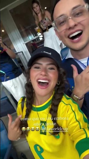 Maisa de verde e amarelo na torcida #Copa