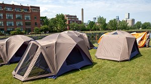Itinérance: des ateliers de camping de Parcs Canada à Montréal vivement critiqués