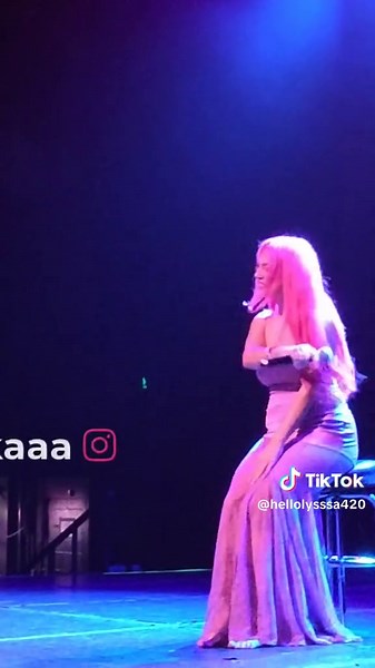 #paekachuuu on #Twitch | only peaka would do the griddy at a live show | paeka