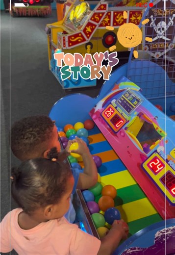 Twins having some fun 😁🩷💙 #toddlersoftiktok #toddlerfun #fyp #foryoupage #familytime