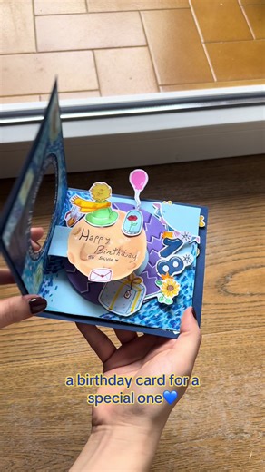 I love how people react to my creations 💙 #popup #birthdaycard #giftidea