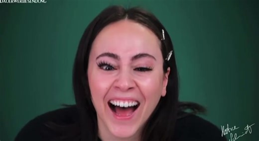 Remembering an Iconic Makeup Fail by Hatice Schmidt