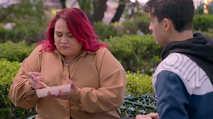 8.1M views · 202K reactions | Samia le confiesa a Quique que él es el padre de su bebé, por lo que él le aconseja que tiene que contarle a todos la verdad ☕ #ComoDiceElDicho Disfruta el capítulo completo "Un quizá, ni ata, ni desata" sólo en #Vix  https://bit.ly/37okYFG | Como Dice El Dicho | Facebook