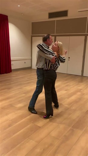 6.1.26 Advanced Waltz (Nat Spin Turn, Chasse to centre, Quick Open Reverse, Left Whisk, Run around)
