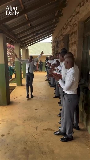 @algo.daily on Instagram: "Tarian Indlamu bukan sekadar pertunjukan, melainkan ekspresi identitas dan kebanggaan budaya. Dalam penampilan ini, para siswa di Afrika menghadirkan Indlamu sebagai tarian tradisional yang sarat makna, ditandai dengan hentakan kaki yang kuat, gerakan tegas, serta irama yang menggambarkan keberanian dan semangat kolektif. Setiap langkah mencerminkan disiplin, kekompakan, dan penghormatan terhadap warisan leluhur. Melalui Indlamu, generasi muda tidak hanya menari, tetap